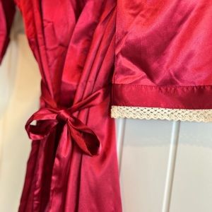 Womens Red Burgundy Robe With Lace Lined Sleeves